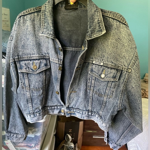 Cropped Denim Jacket - Picture 3 of 4